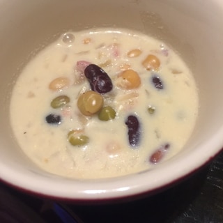 豆とベーコンの豆乳スープ